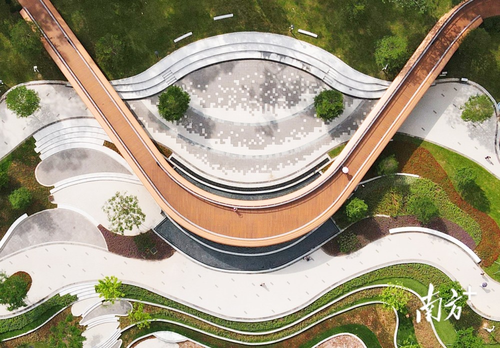 广州花园起步工程麓湖公园南入口惊艳亮相