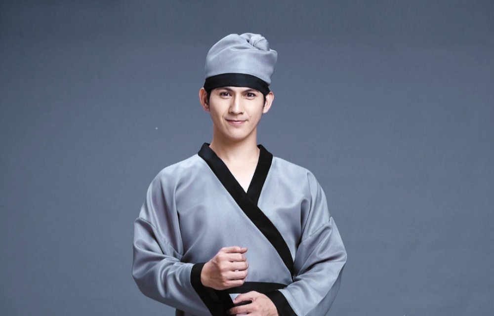 民间故事:郎中出诊归来,途遇松鼠讨水喝,不久得一神奇种子