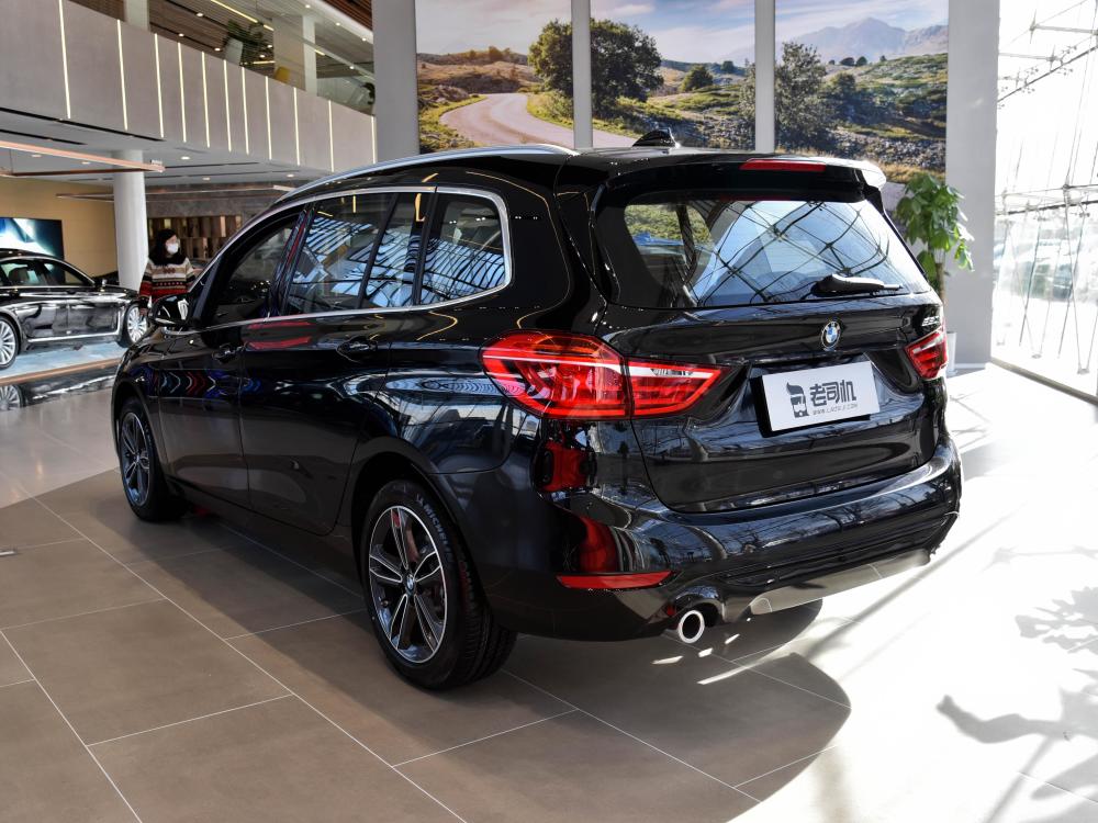 实用且好看的紧凑型mpv 小哥带你一起看宝马2系多功能旅行车_腾讯新闻