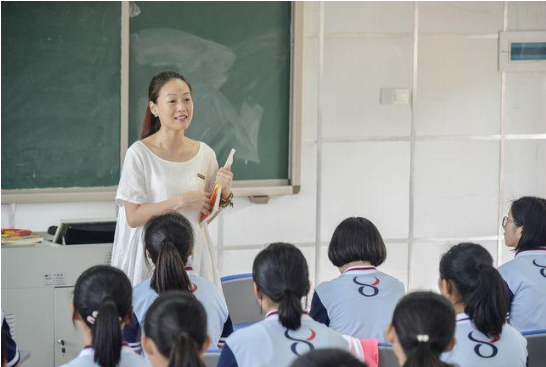 中学老师开分数银行"高利贷"的借分方式,学生表示学习更有动力