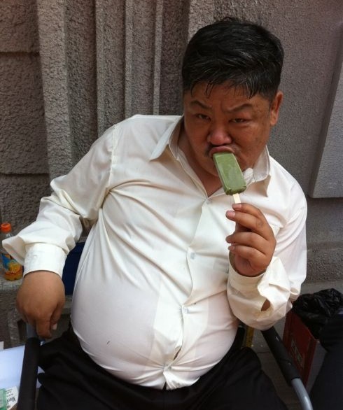 林雪体重已超272斤,坦言不再减肥,脸部3根白毛足有10厘米长