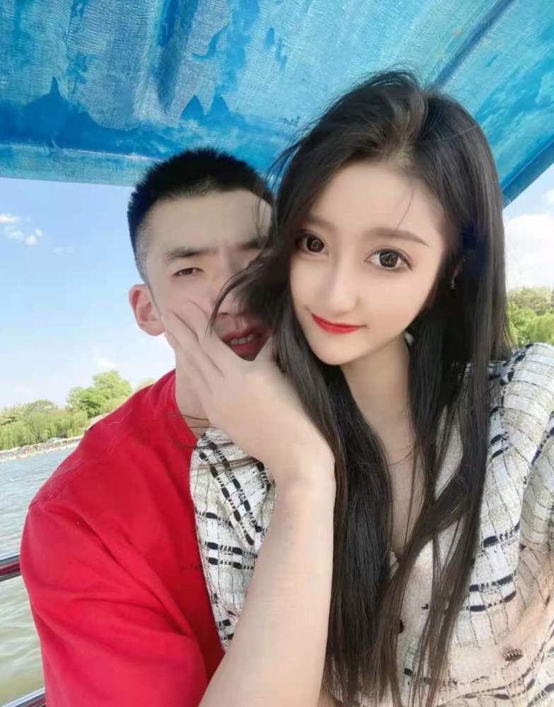 主动示弱杨方旭前男友晒新欢秀恩爱网友大赞杨方旭是大气姑娘