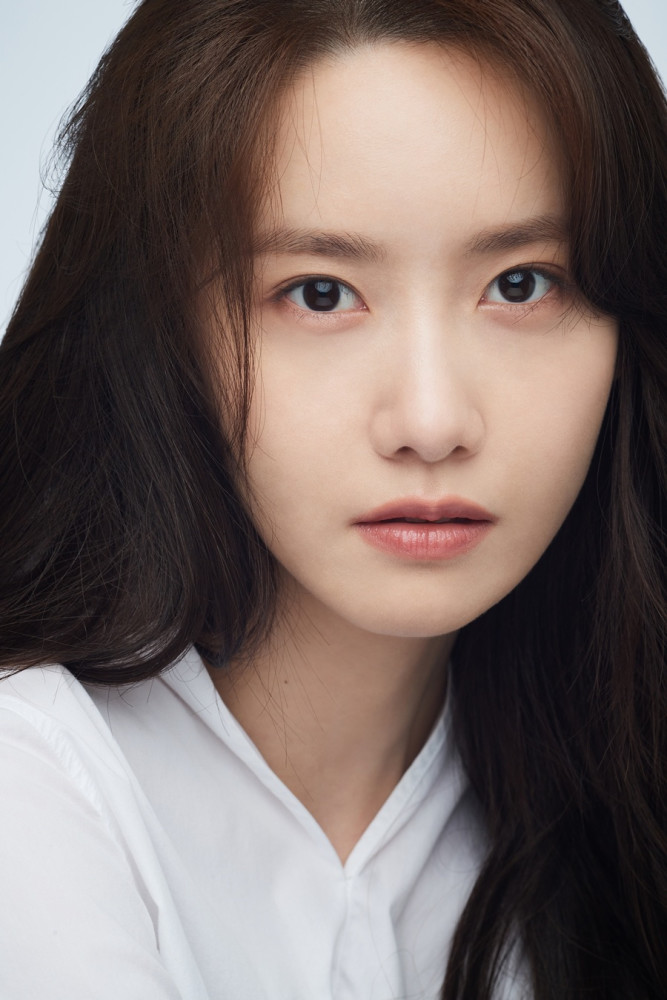 代表韩国电影现在和未来的演员200人之一的林允儿公开照片