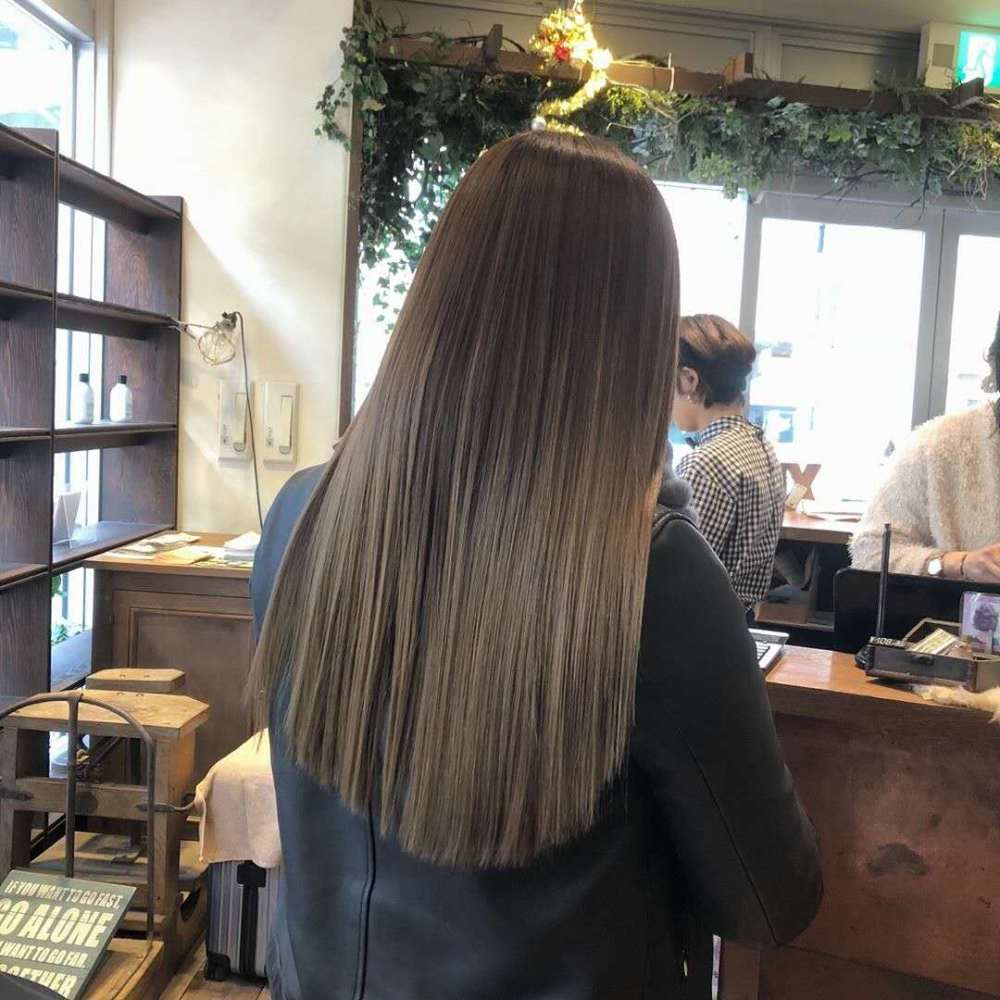 摩根烫就是针对发根蓬松的一种烫发方式,只烫蓬松不烫卷,烫后的头顶