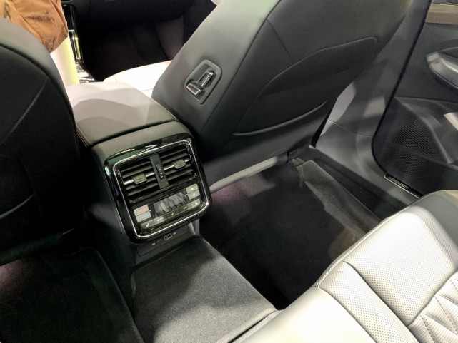 实拍解析|a柱加强,增加安全配置,现在的帕萨特能买吗