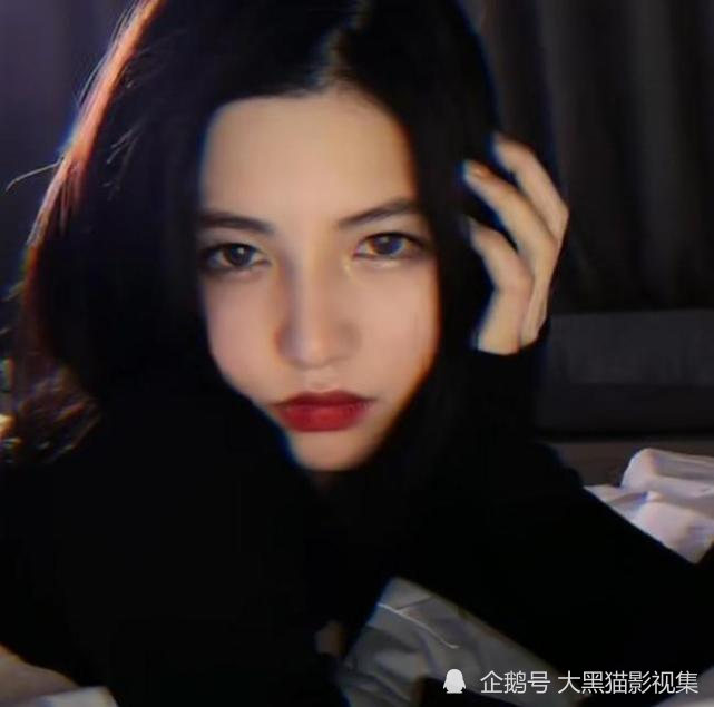 万小七晒素颜照自证颜值郝一点惊讶的睁大了双眼颜值好坏一眼可见