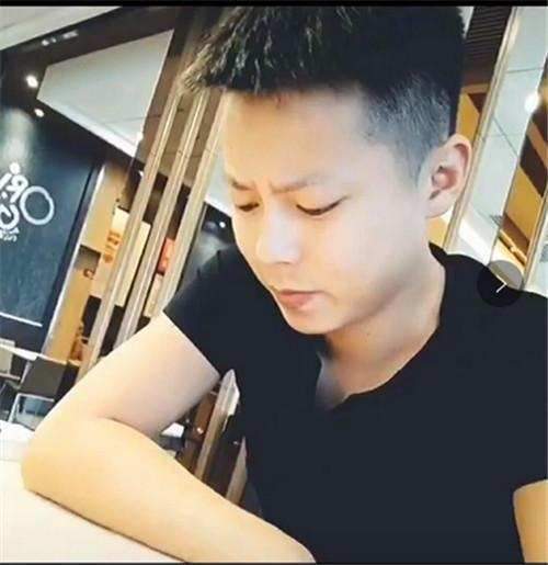 网红天价薪酬太夸张,顶流被曝日入307万,被网信办点名整改