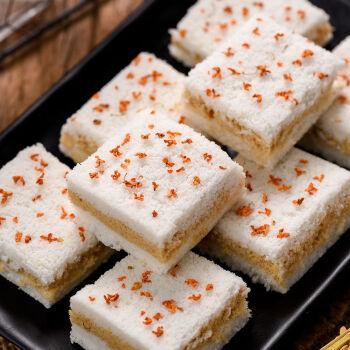 这款桂花糕是一款低卡美味的零食,桂花糕的香气十分浓郁,软糯的桂花糕