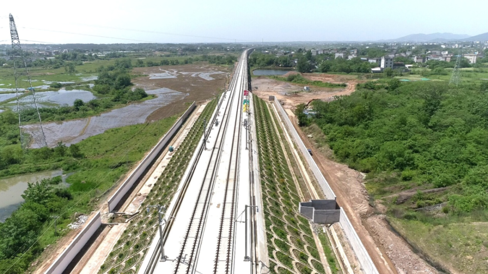 通车又近一步安九高铁宿松段正线铺轨完成