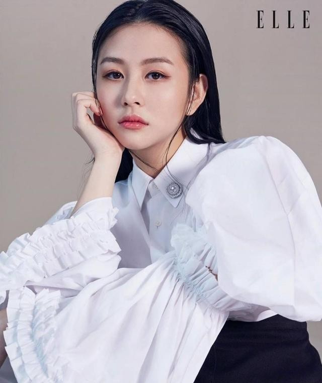 沈月模仿《城市猎人》中的芽子 漂亮不输妈妈邱淑贞年轻时