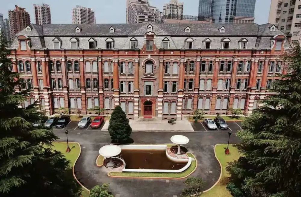 徐汇中学校长曾宪一创新向未来