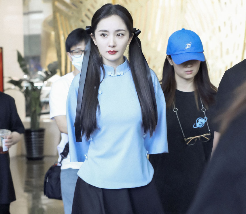 同样穿民国女学生装,杨幂少女感满满,看到杨紫后:是心动呀!