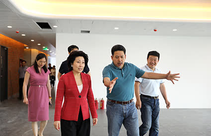 12岁女孩因"特异功能"走红,参军10年后创业经商,如今身价440亿|谢炳