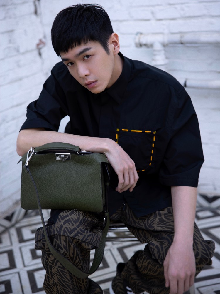 张若昀最新壁纸这个发型真的真的真的好适合他有种飒飒的感觉