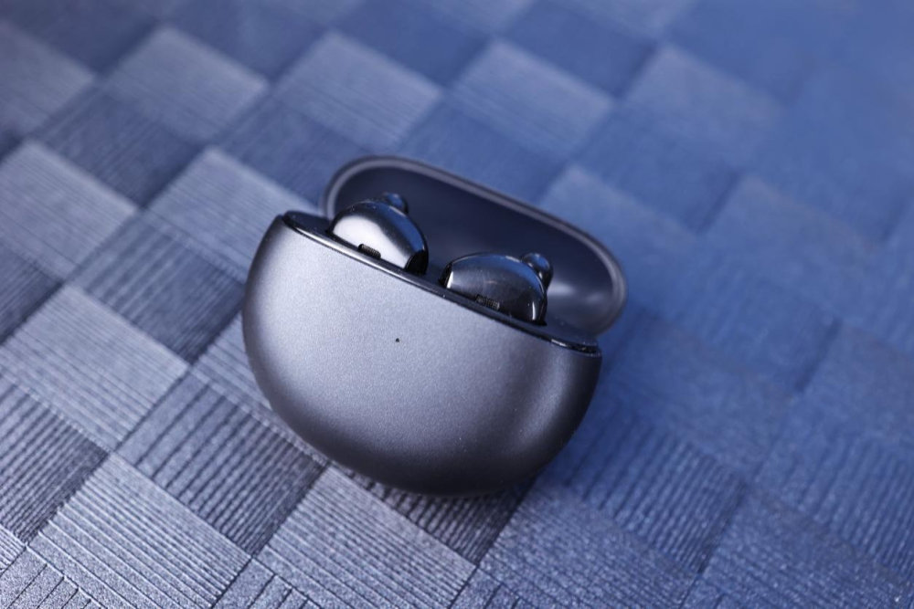 oppo enco air真无线耳机简评:好音质,快充,半入耳式更轻盈_腾讯新闻