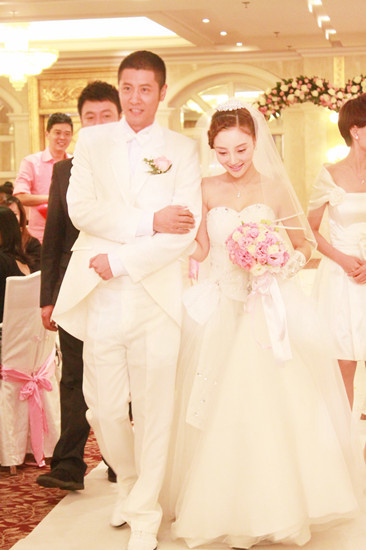 任重近照的确瘦了许多重回颜值巅峰41岁的他仍还是单身