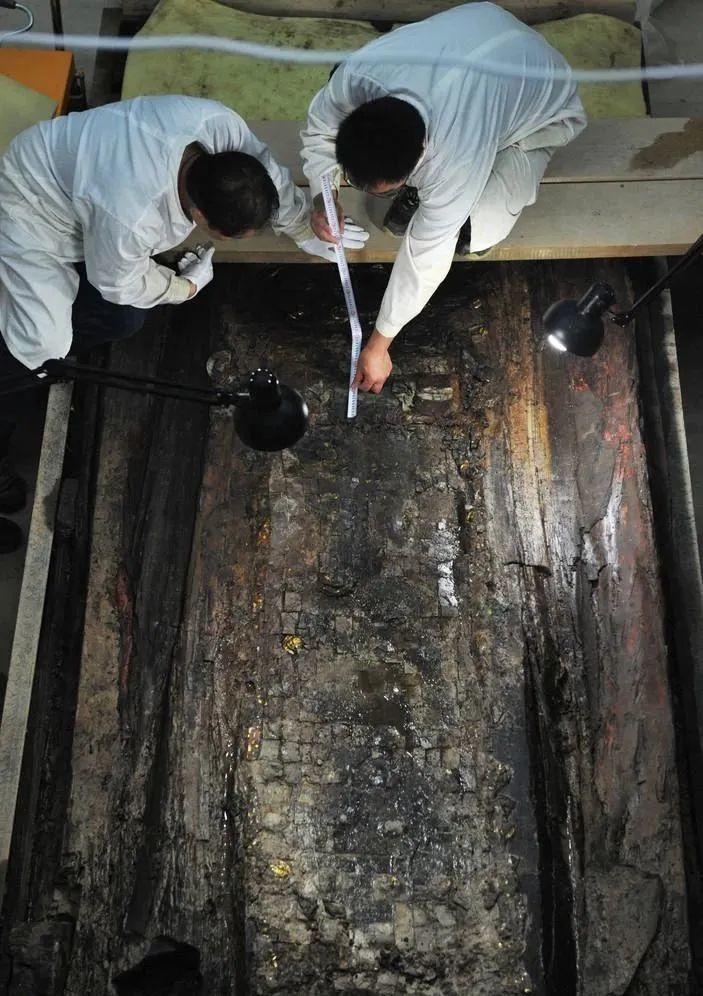 海昏侯刘贺除了牙齿以外,遗骸只剩下腿骨,其余均腐朽成痕迹