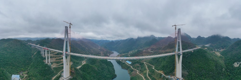 这是贵州遵义至余庆高速公路湘江大桥(2020年11月16日摄,无人机照片).