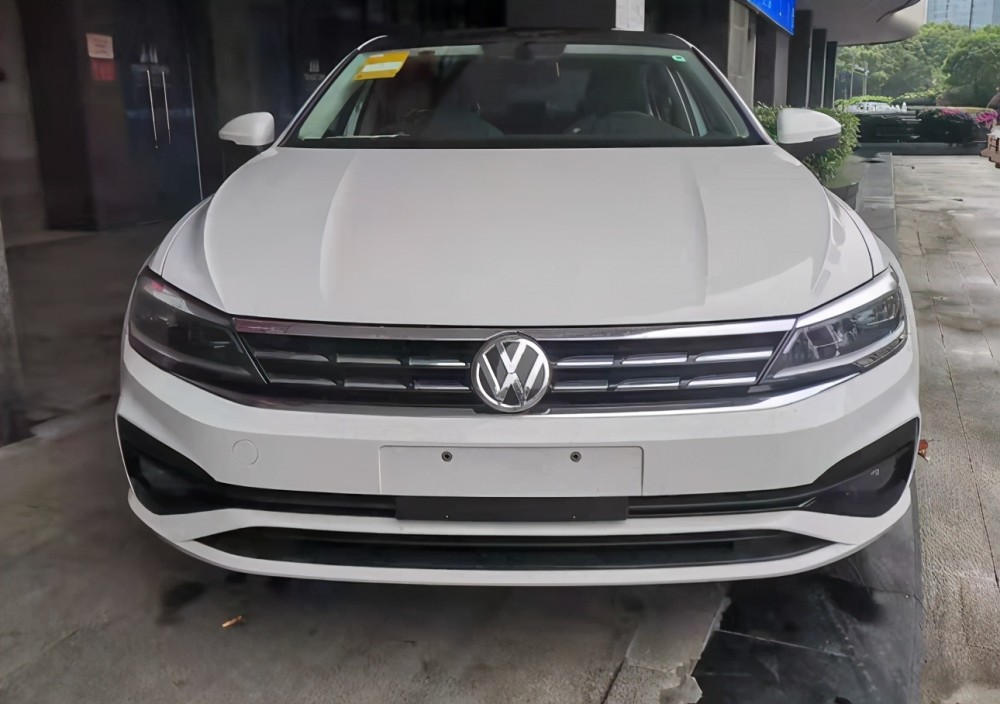 到店体验21款大众凌渡外观酷似cc优惠3万价格很实惠