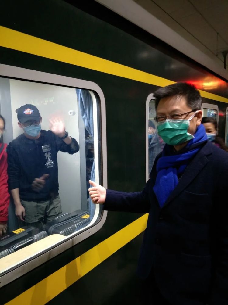 百年初心奋斗者从援鄂到援藏徐汇95后男护士马骏驰一次次说我来