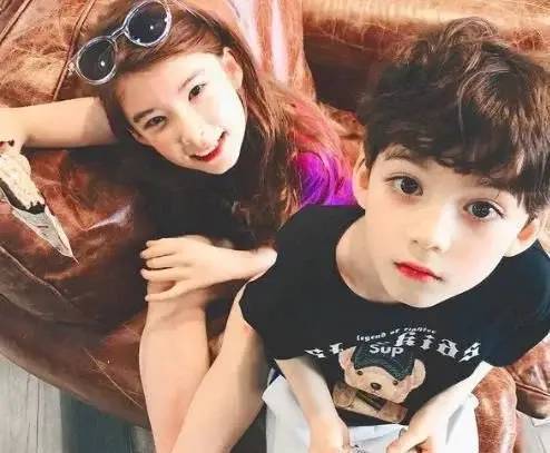 同样继承爸妈高颜值基因的,还有cooper的姐姐lauren lunde,今年已11岁