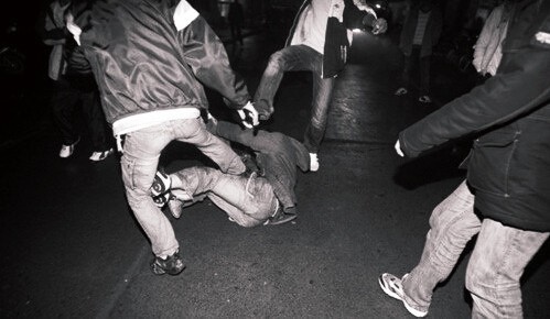 朋友拉我去打架,去不去呢?