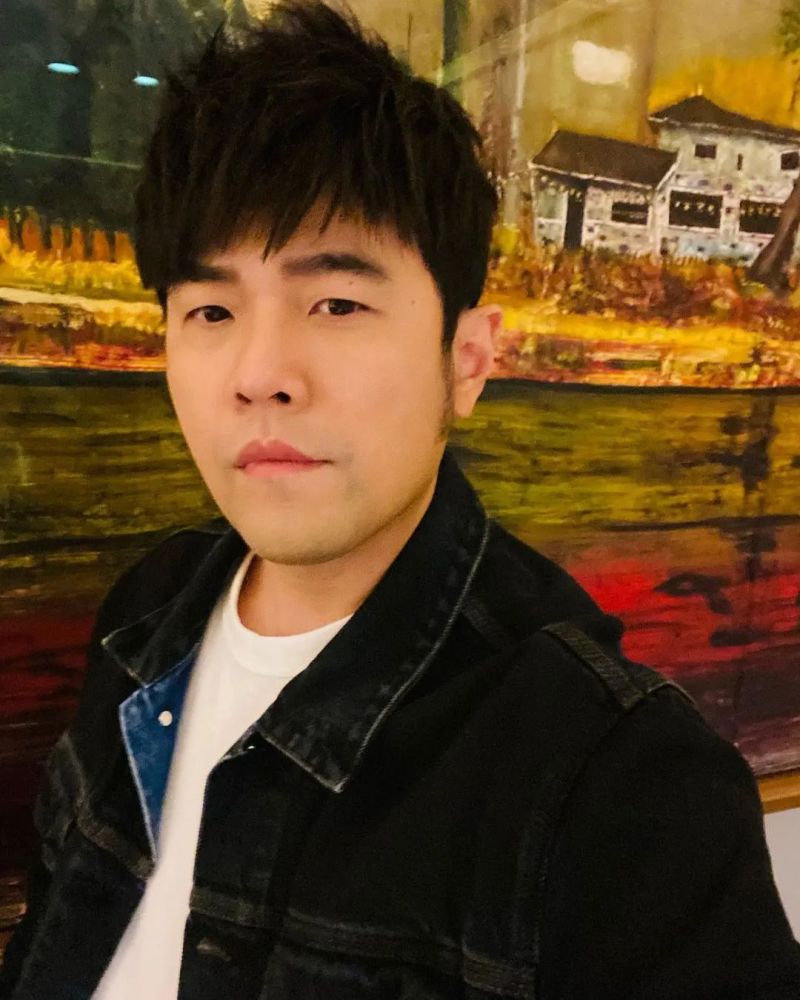 周杰伦文青造型回春大学生克罗心限量款眼镜超吸睛