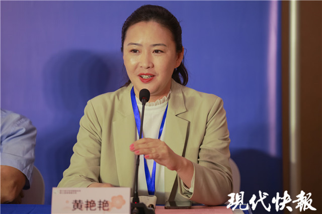 是《踏伞行》主演,福建省莆仙戏剧院副院长黄艳艳第一次来到南京