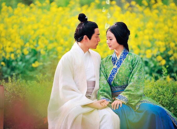 作为娱乐圈中的当红男明星,胡歌本身的古装气质有比较不错,所以该剧