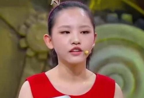 刚才那位嘲讽王者荣耀玩家的小姑娘喻言就在还没有成年的年纪创业,16