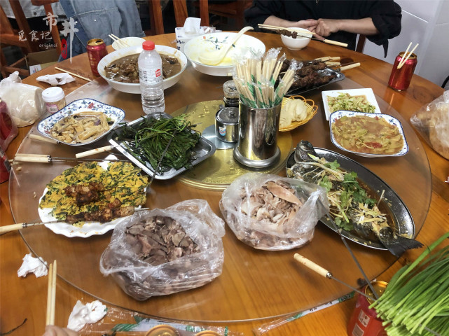 假期逛景区饭店吃饭自带400元食材老板你们有点过分了吧