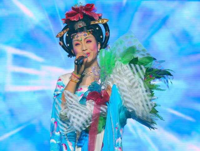 "中国反串第一人"李玉刚,从乞丐到国家级演员,这个过程太心酸