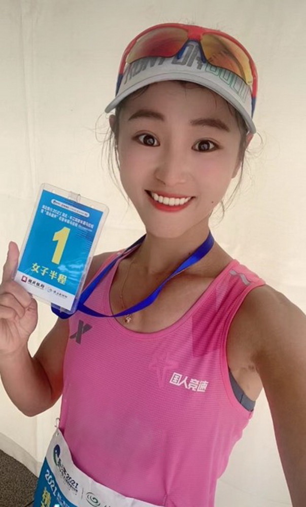 2021湖北长江马拉松冠军殷晓雨差点中途弃赛坚持就是胜利