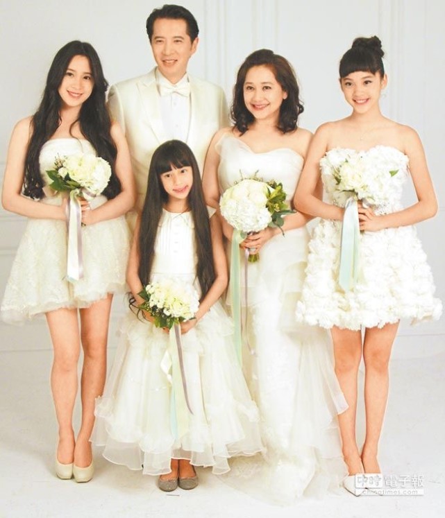 欧阳娜娜58岁女星母亲30年前旧照曝光网友大赞其清纯像林青霞