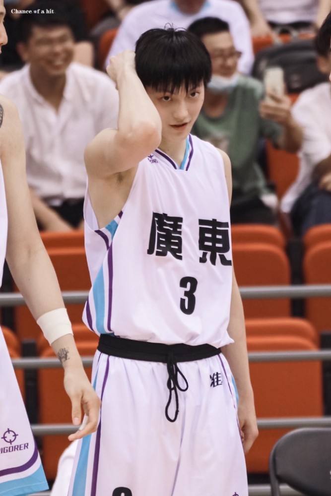 胡明轩:未来第一球星的路已铺好,他能把握住吗