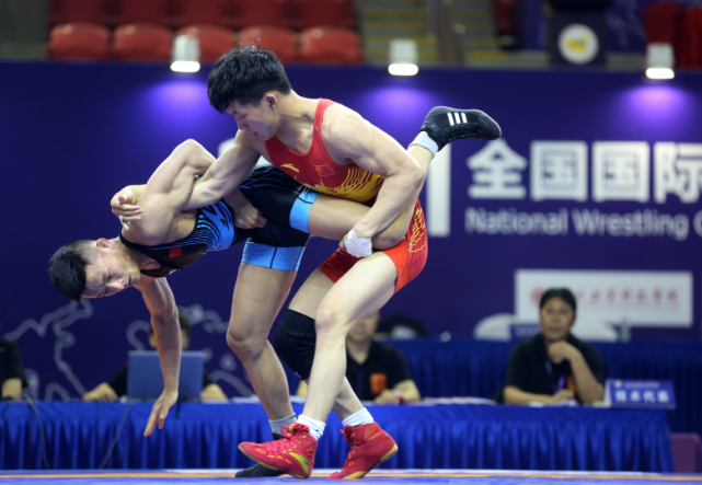 的事件,例如上届全运会拳击决赛在央视直播的情况下,就闹出了惊天黑哨