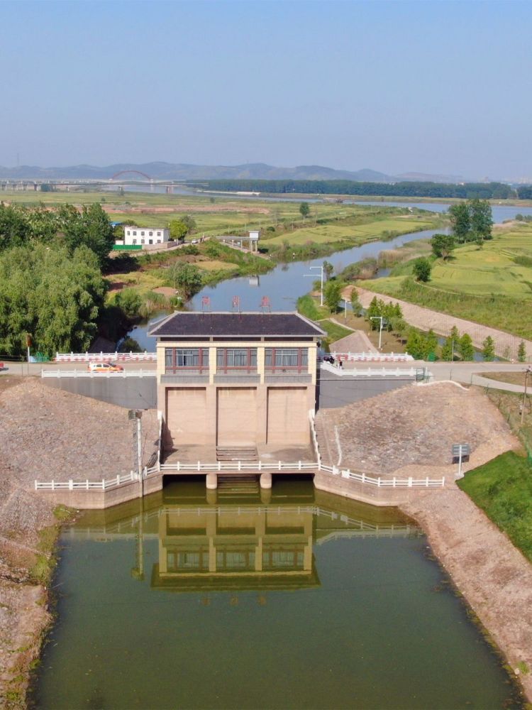 去年汛情中闸门出现漏水险情的凤台县焦岗闸,坝段出现散浸险情