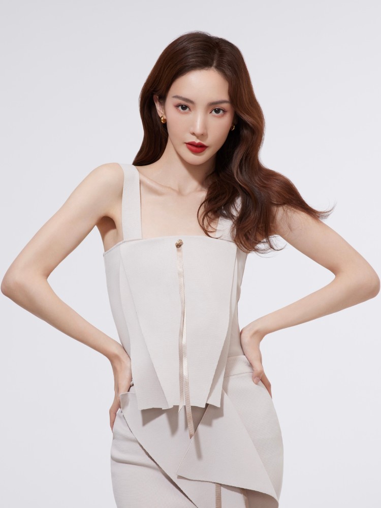 金晨写真笑面如花乖巧俏丽精致时尚