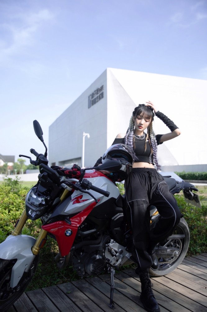 英雄配宝马辣妹配机车