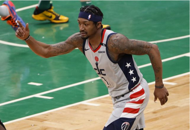 争议贝兹莫尔为捧库里刻意贬低比尔比尔妻子回击软弱的人特征