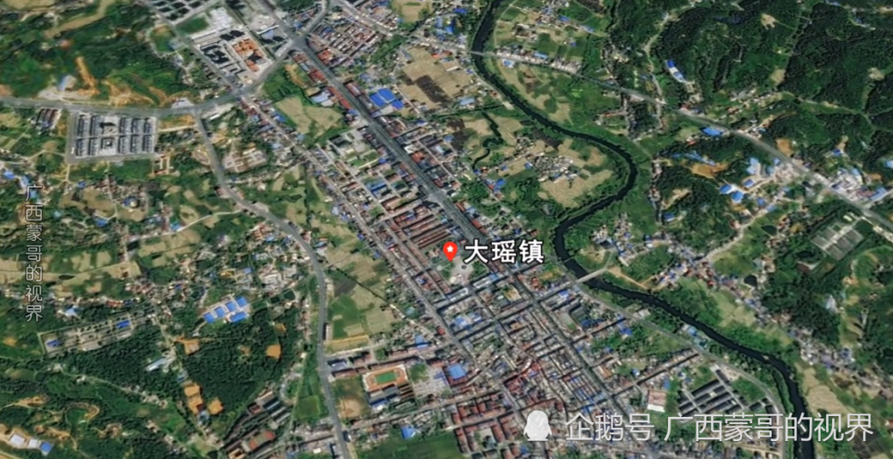 大瑶镇,隶属于浏阳市,全镇经济以花炮产业为主导,是世界上最大的花炮