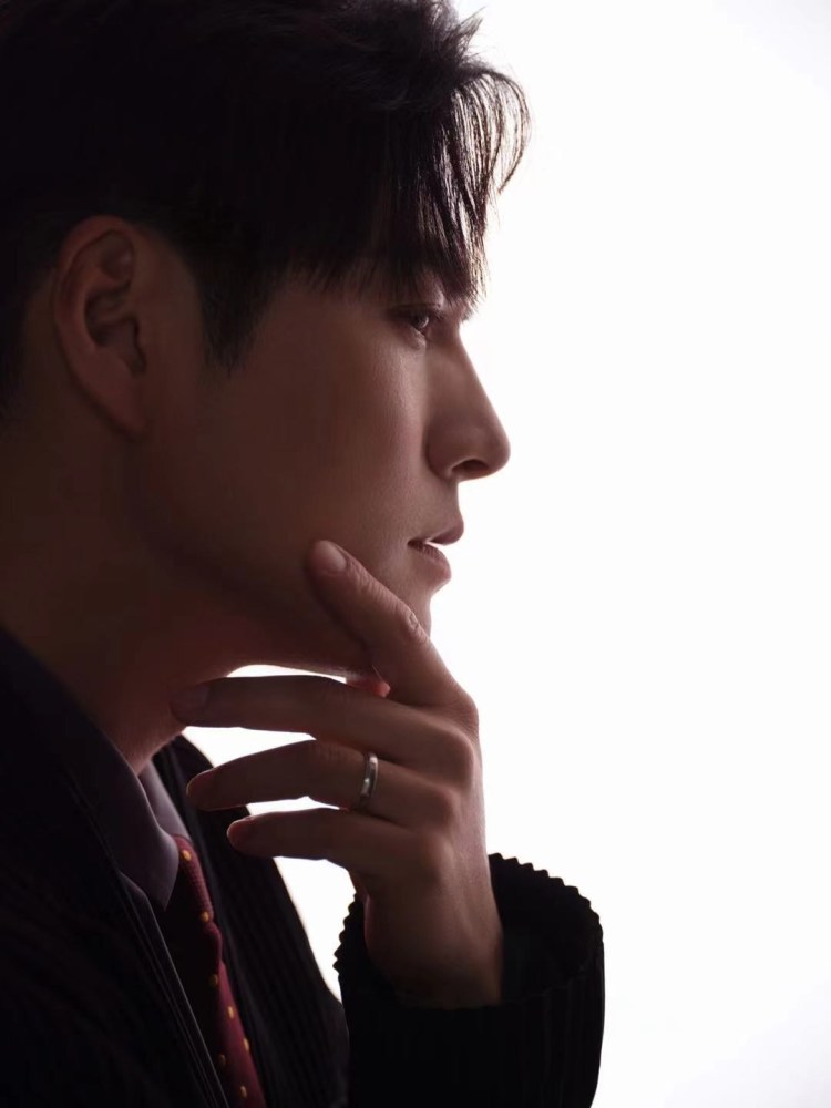 严屹宽杜若溪合体大片来袭_腾讯新闻