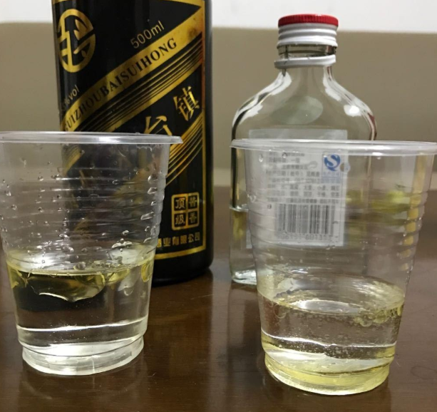 喝白酒之前滴一滴油真假白酒立刻一目瞭然經常喝白酒的注意了