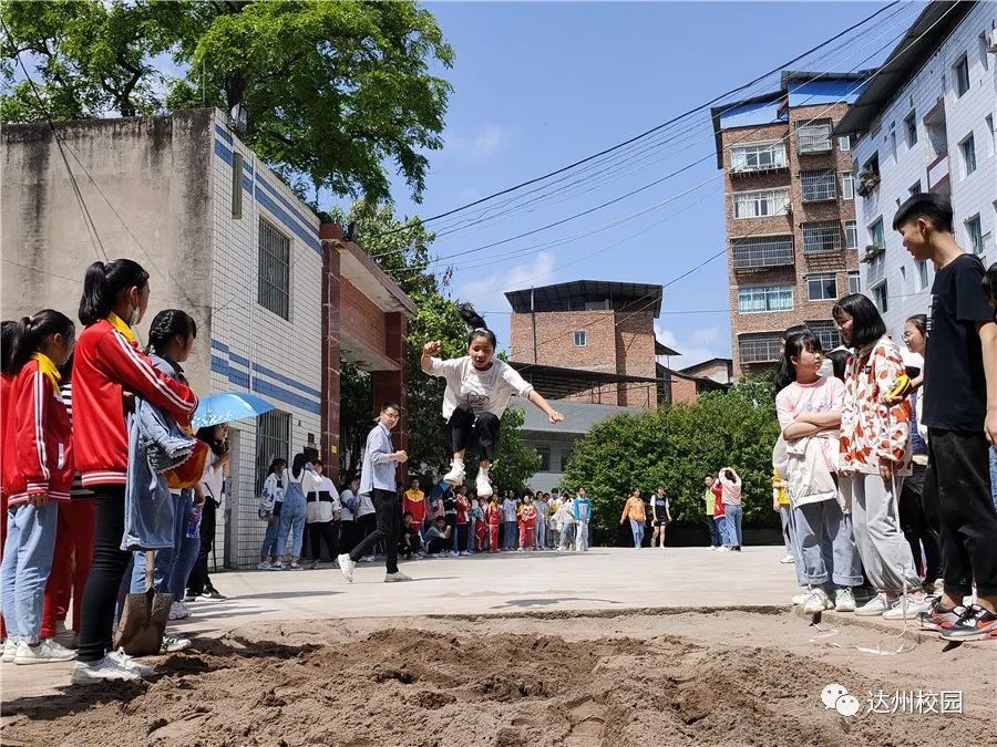通川区江陵镇中心学校举行第四届春季运动会