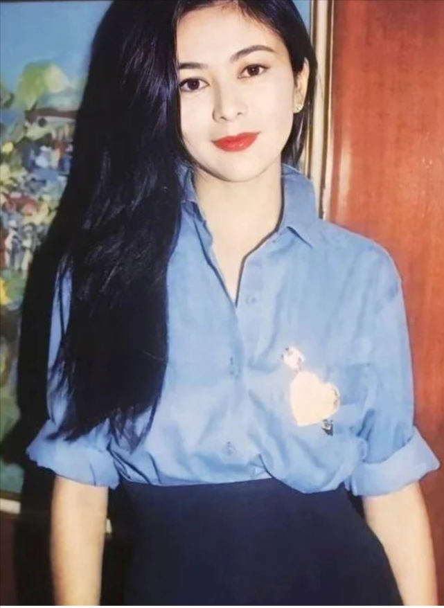 关之琳年轻时才真的是绝世美人一袭长裙惊艳时光后来怎样了