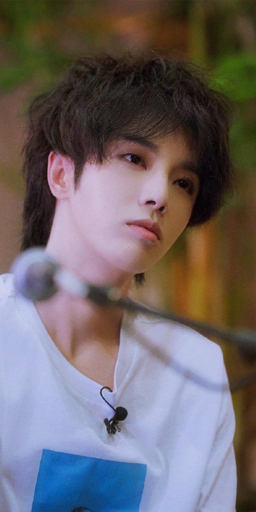 华晨宇前经纪人点赞华晨宇粉丝脱粉长文,网友:还有什么没爆出来