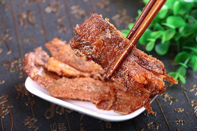 一茶一饭的时光,都值得细细的收藏——瓦罐带鱼