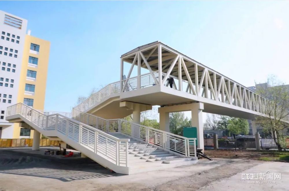 月末完工哈尔滨市征仪路新增人行过街天桥