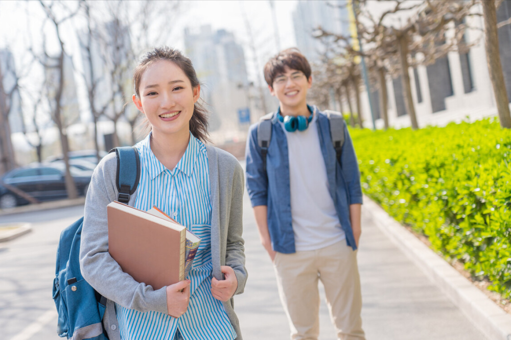 西安一大学生因不当言论被退学,不以为耻反以为荣,炫耀上热搜