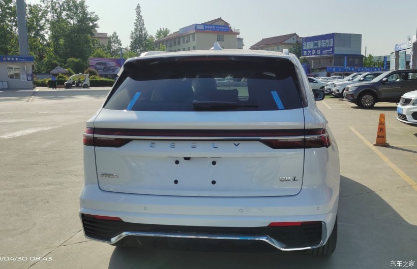 形似酷似沃尔沃xc90,三季度上市,吉利星越l白色实车进店